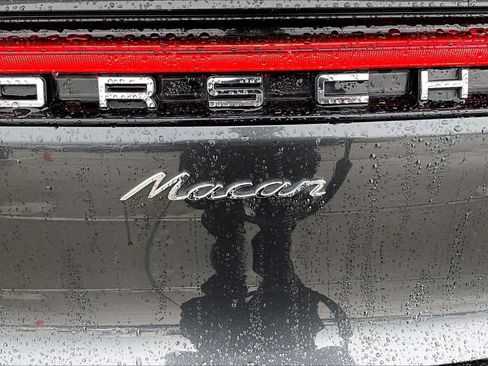 Used 2019 Porsche Macan AWD/4WD image 28