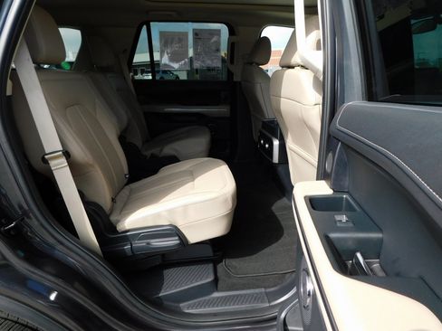 Used 2024 Ford Expedition Limited image 23