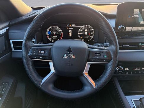 Used 2023 Mitsubishi Outlander SE Black Edition image 14