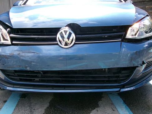 Used 2017 Volkswagen Golf SE FWD image 3