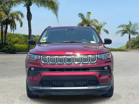 Used 2022 Jeep Compass Latitude w/ Sun and Sound Group AWD/4WD image 3