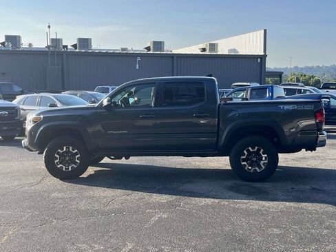 Used 2019 Toyota Tacoma TRD Off-Road AWD/4WD image 7