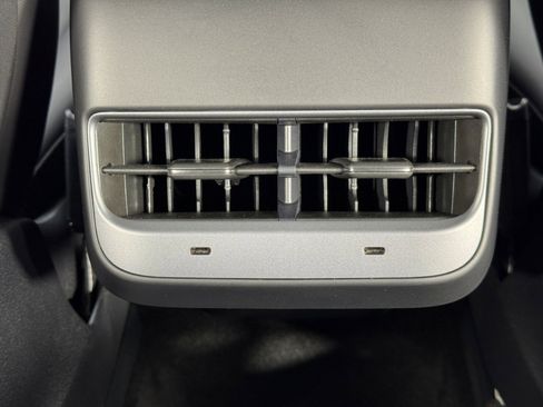 Used 2024 Tesla Model Y Performance image 35