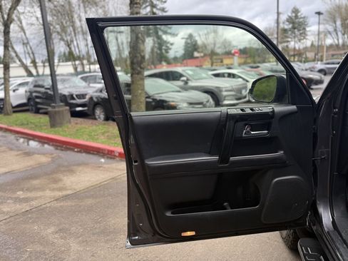 Used 2022 Toyota 4Runner TRD Off-Road Premium image 27