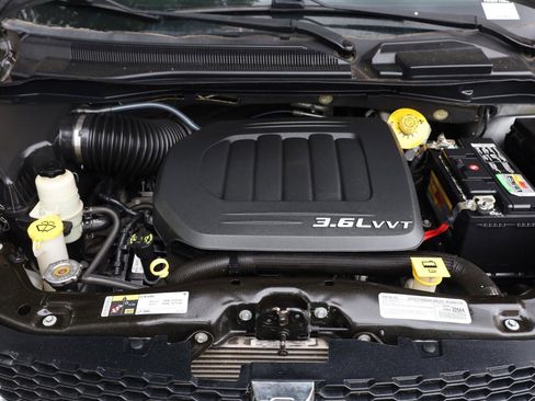 Used 2017 Dodge Grand Caravan SXT FWD image 11