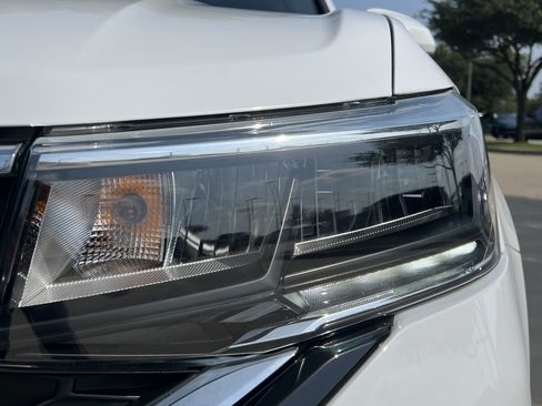Certified 2022 Volkswagen Taos SE FWD image 6