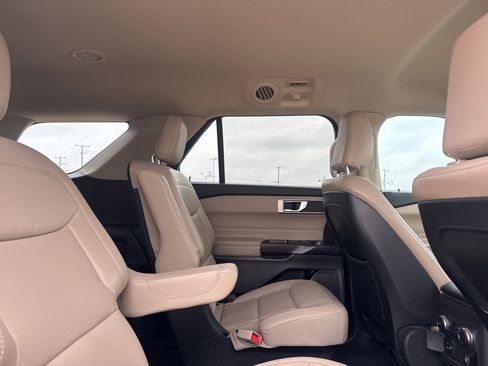 Used 2020 Ford Explorer XLT w/ Equipment Group 202A image 30