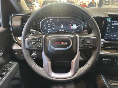 Used 2025 GMC Sierra 1500 Elevation image 25