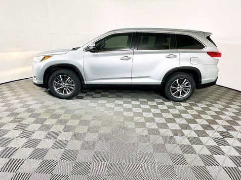 Used 2019 Toyota Highlander XLE FWD image 6