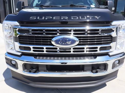 Used 2023 Ford F250 XLT w/ FX4 Off-Road Package AWD/4WD image 9