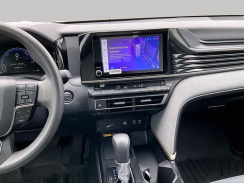 Used 2025 Toyota Camry LE w/ Convenience Package FWD image 6