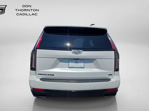 Used 2023 Cadillac Escalade Sport Platinum w/ LPO, ONYX Package AWD/4WD image 4