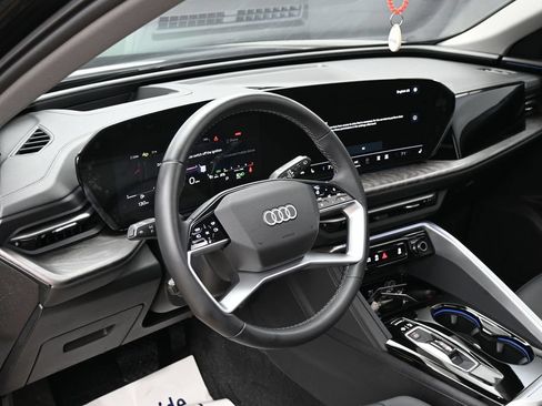 Used 2025 Audi Q5 Premium Plus w/ Premium Plus AWD/4WD image 16