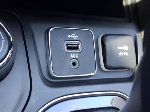 Used 2019 Jeep Cherokee Limited image 19