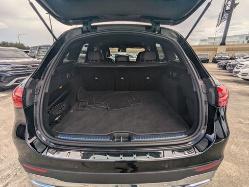Used 2025 Mercedes-Benz GLC 300 4MATIC image 24