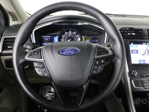 Used 2019 Ford Fusion SE image 21