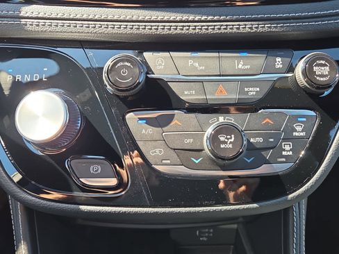 New 2026 Chrysler Pacifica Limited w/ S Appearance Package image 22