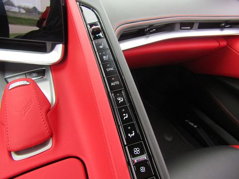 Used 2024 Chevrolet Corvette Stingray Premium Cpe w/ Z51 Performance Package RWD image 15