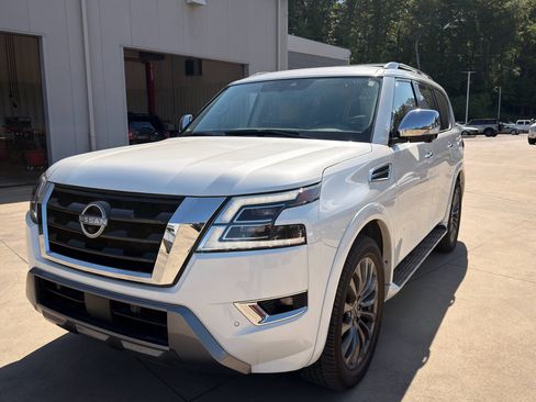 Used 2024 Nissan Armada Platinum w/ Captain's Chairs Package image 7