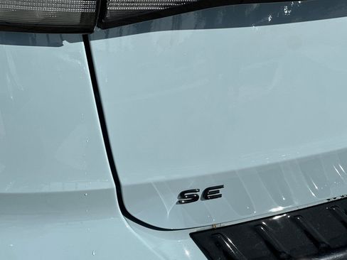 New 2026 Volkswagen Taos SE image 7