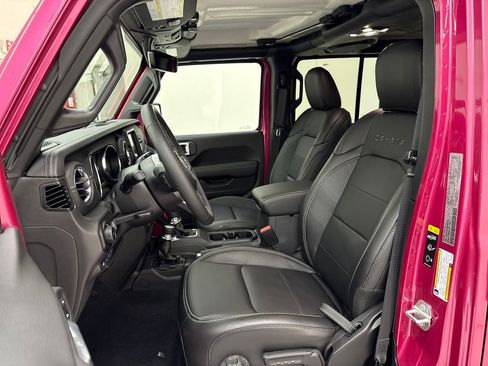 Used 2022 Jeep Wrangler Unlimited Sahara w/ Cold Weather Group image 13