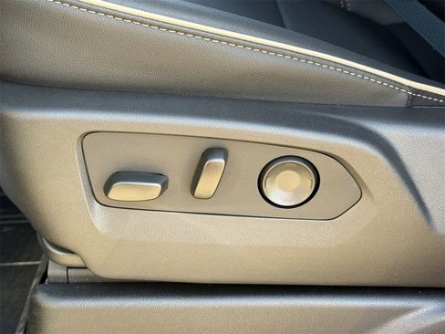 New 2026 Chevrolet Suburban Premier image 24