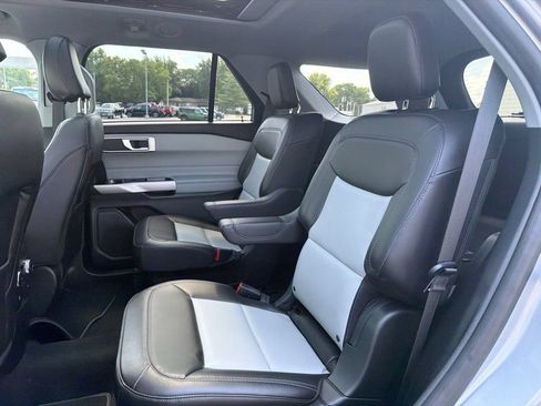 Certified 2022 Ford Explorer XLT w/ Equipment Group 202A AWD/4WD image 14