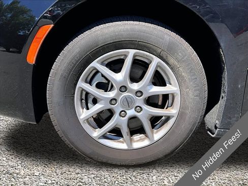 Used 2023 Chrysler Voyager LX FWD image 8