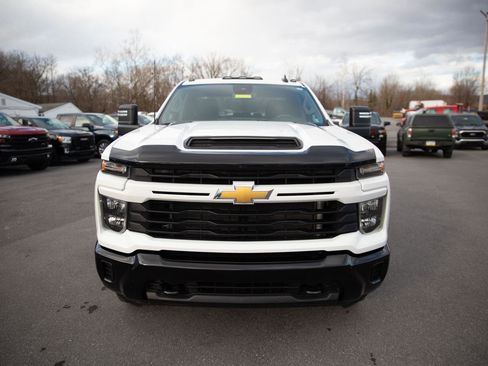 Certified 2024 Chevrolet Silverado 2500 Custom w/ Custom Value Package image 9