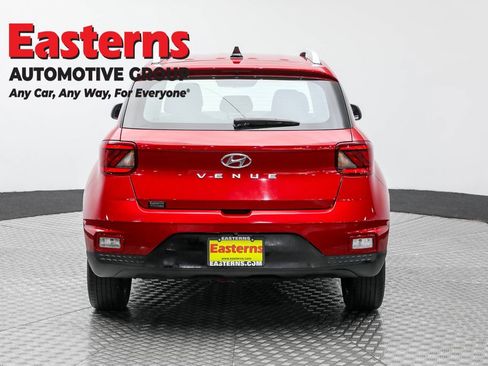 Used 2022 Hyundai Venue SEL image 6