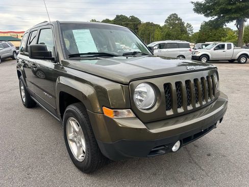 Used 2015 Jeep Patriot Sport image 2