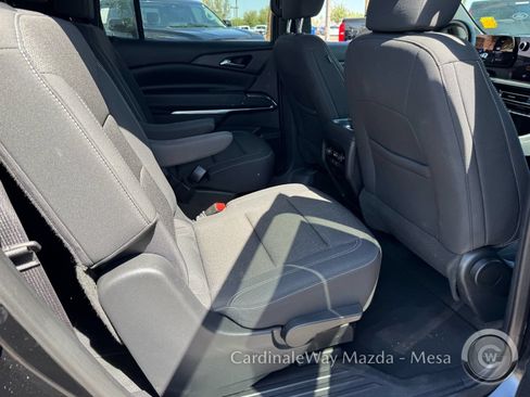 Used 2025 Chevrolet Traverse LT AWD/4WD image 32