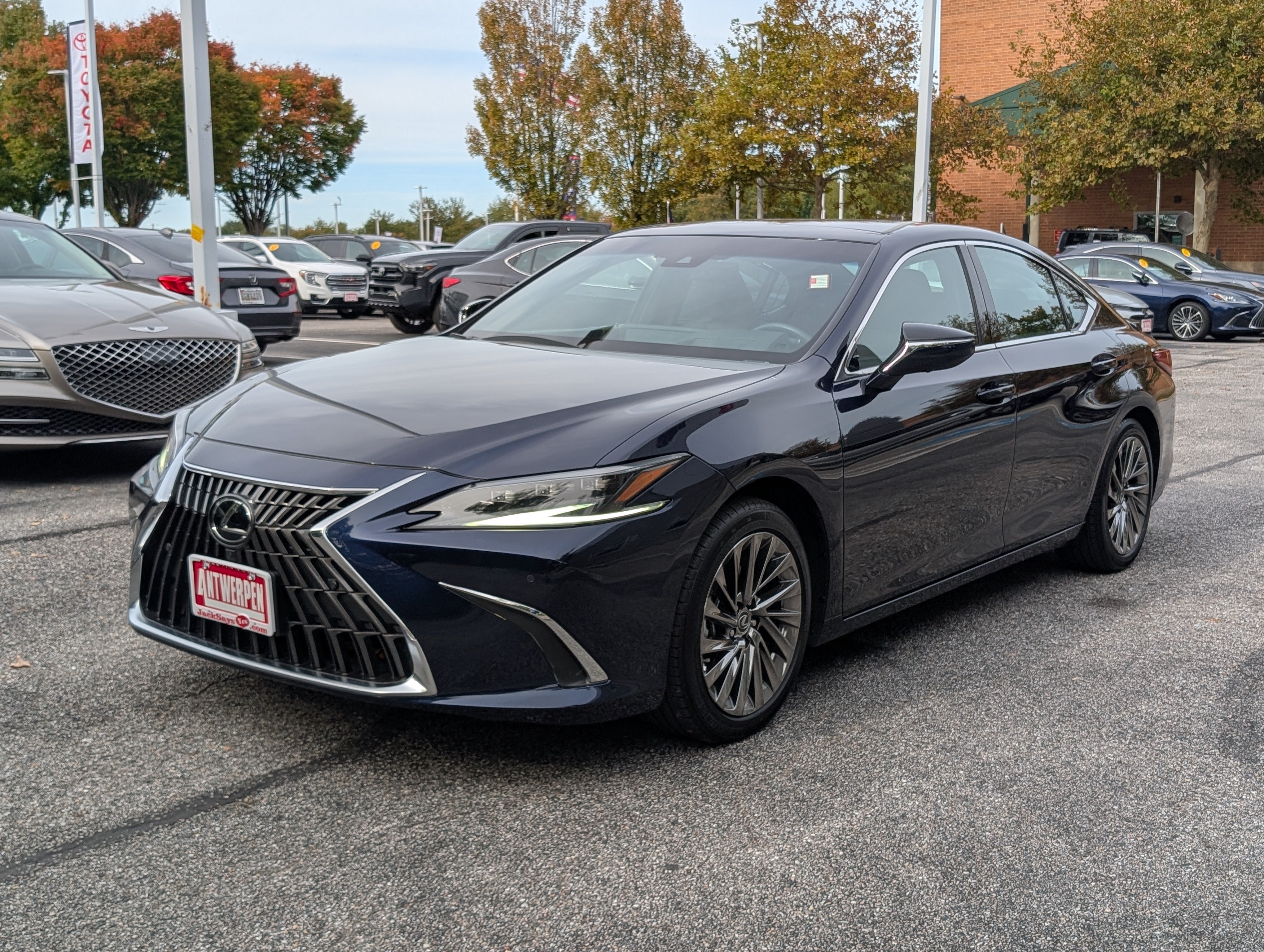 Used 2025 Lexus ES 350 Ultra Luxury FWD image 7