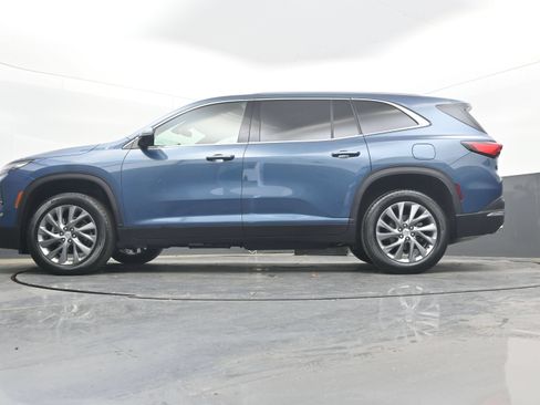Used 2025 Buick Enclave Preferred FWD image 27