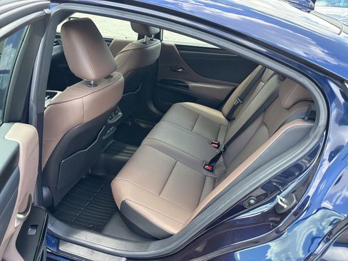 Used 2025 Lexus ES 300h w/ Premium Package FWD image 20