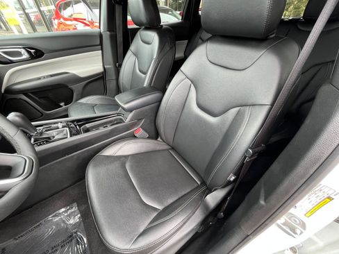 Used 2025 Jeep Compass Limited AWD/4WD image 37