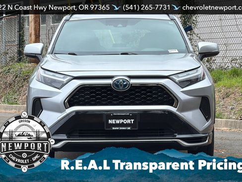 Used 2022 Toyota RAV4 SE w/ Weather & Moonroof Package AWD/4WD image 9
