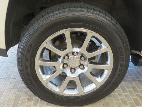 Used 2015 GMC Yukon XL Denali w/ Touring Package AWD/4WD image 8