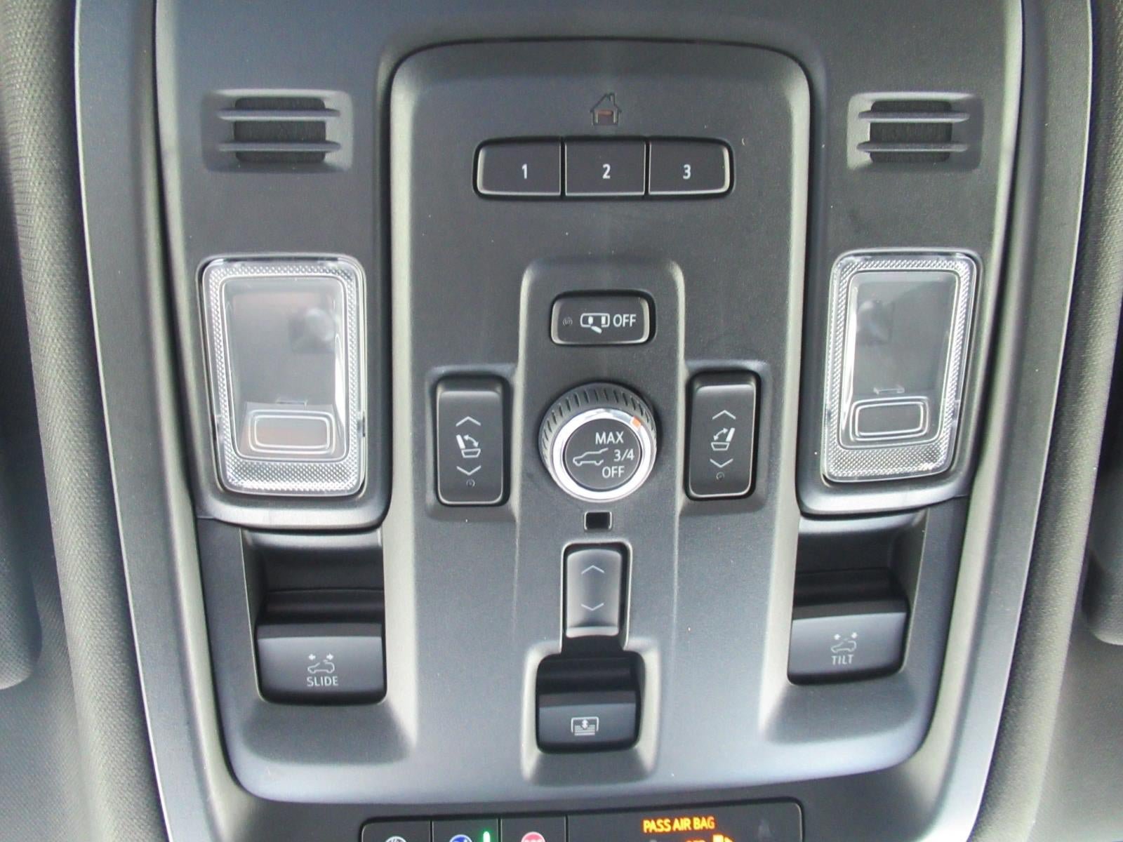 Used 2024 GMC Yukon Denali w/ Advanced Technology Package AWD/4WD image 35