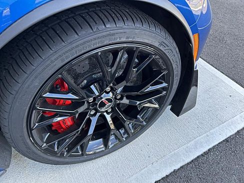 Used 2015 Chevrolet Corvette Z06 w/ 3LZ Preferred Equipment Group image 40