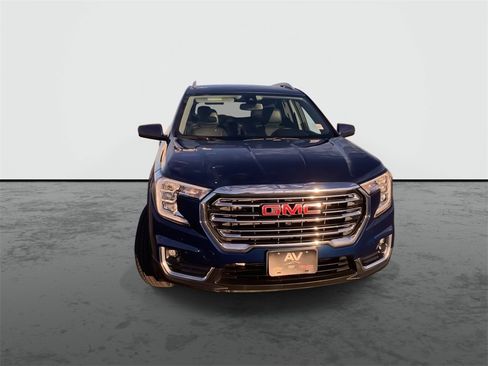 Used 2023 GMC Terrain SLT image 3