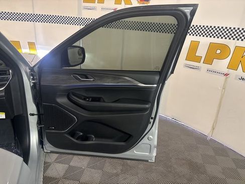 Used 2023 Jeep Grand Cherokee L Overland AWD/4WD image 29