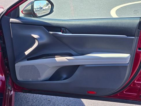 Used 2022 Toyota Camry LE image 5