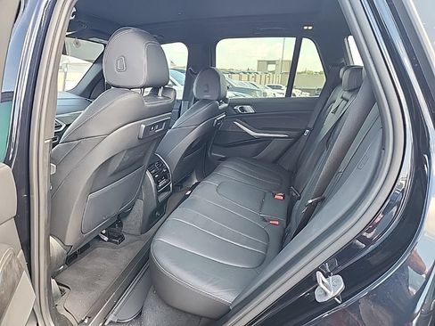 Used 2022 BMW X5 sDrive40i w/ M Sport Package RWD image 3