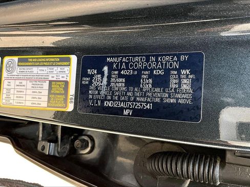 Used 2025 Kia Soul LX w/ LX Technology Package FWD image 19