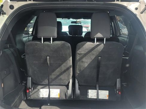 Used 2019 Ford Explorer XLT image 7