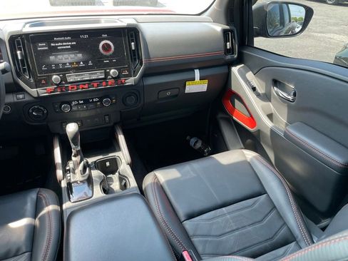 Certified 2025 Nissan Frontier PRO-4X w/ Pro Premium Package AWD/4WD image 12