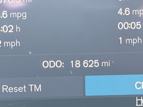 Used 2025 Volvo V60 B5 Cross Country Plus image 11