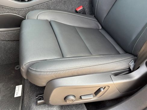 New 2025 Volvo XC40 B5 Ultra w/ Protection Package image 17