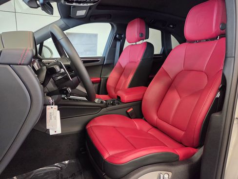 New 2026 Porsche Macan AWD/4WD image 5